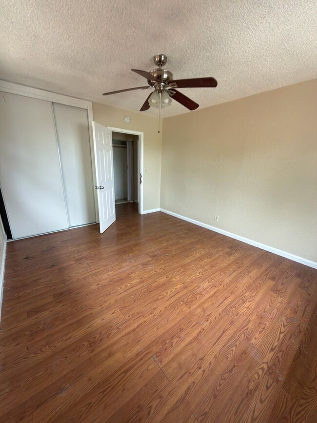 Building Photo - Single Story