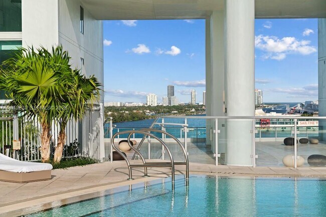 Building Photo - 900 Biscayne Blvd