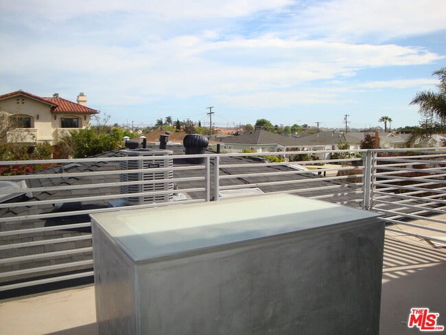 Building Photo - 4515 McConnell Ave