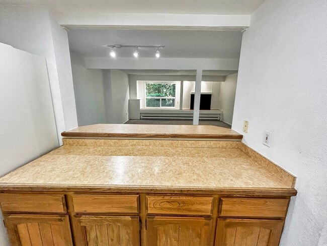 Building Photo - 2Bd/1.75Ba Redmond Condo