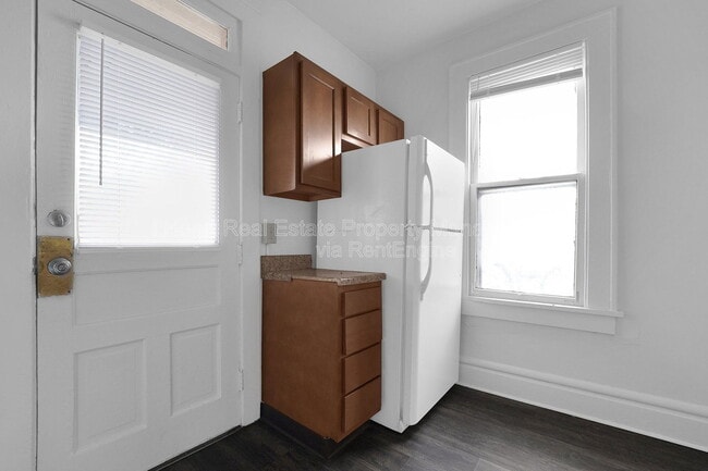 Building Photo - 794 S 22nd St