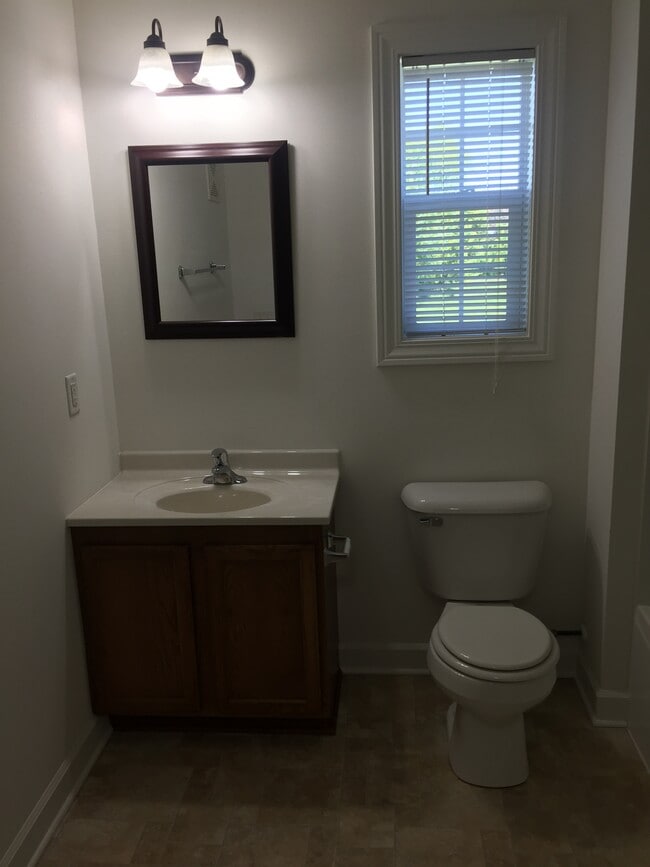 Building Photo - 2778 Hidden Dr