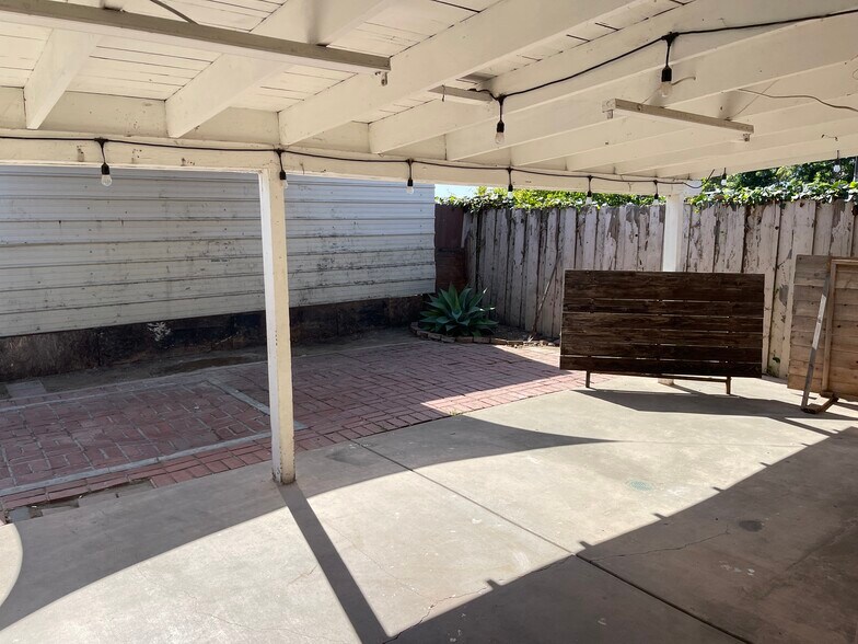 Building Photo - 702 Sawtelle Ave