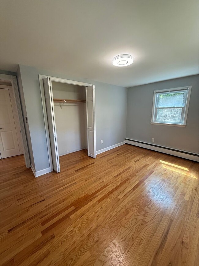Building Photo - 3 Bedroom House with Many Amenities in Roc...