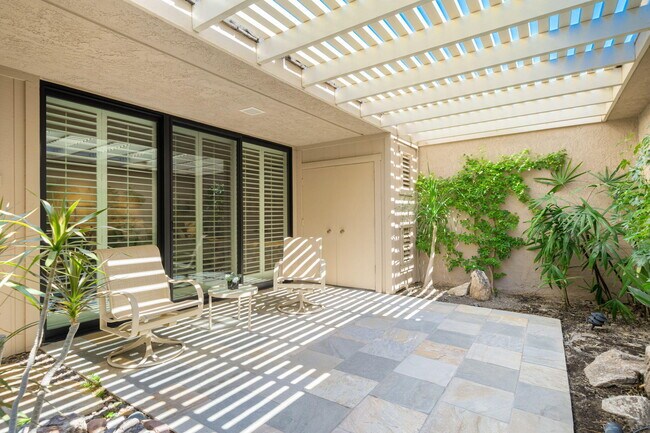 Building Photo - 6 Oxford Ct