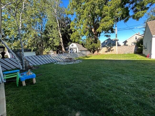 Building Photo - 1133 Lathrop Ave