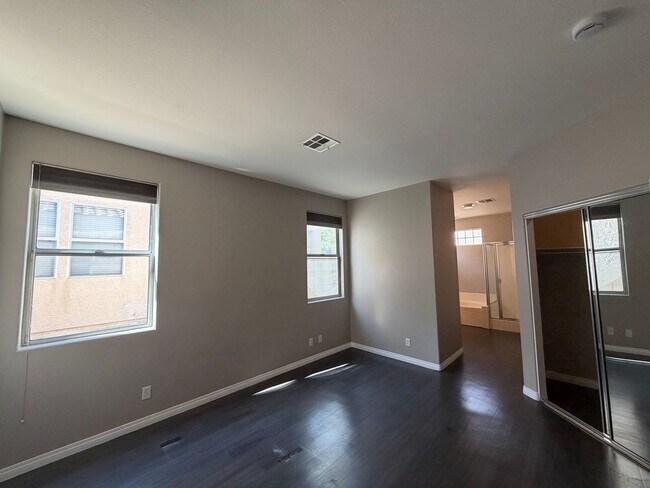 Building Photo - Beautiful 3 Bedroom 2 Bath Single Story Three Bedroom in Spring Mountain Ranch!