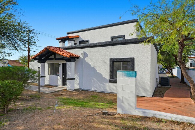 Building Photo - 317 N Vine Ave