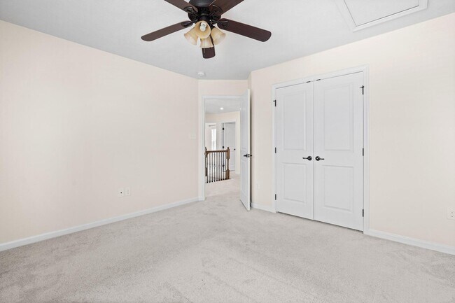 Building Photo - 2214 Larkspur Dr