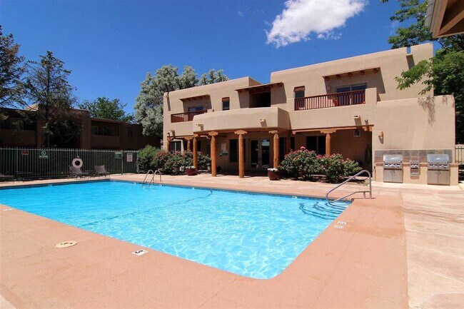 Building Photo - Fully Furnished Condo in the Desirable San Mateo Condos