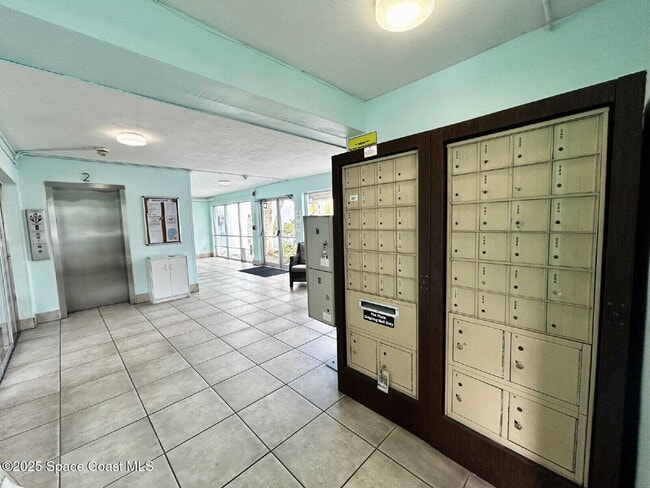 Building Photo - 223 Columbia Dr