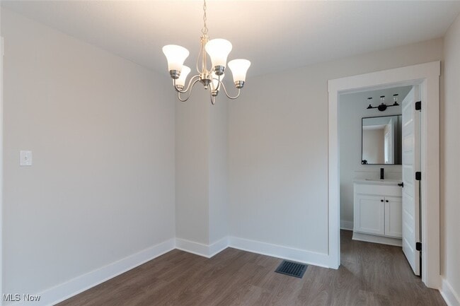 Building Photo - 1464 E 123rd St