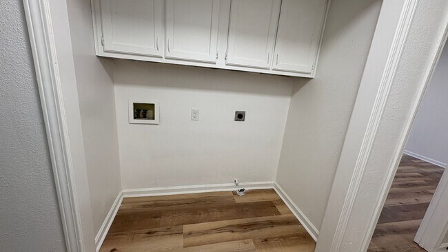 Building Photo - 2312 Coraltree Dr