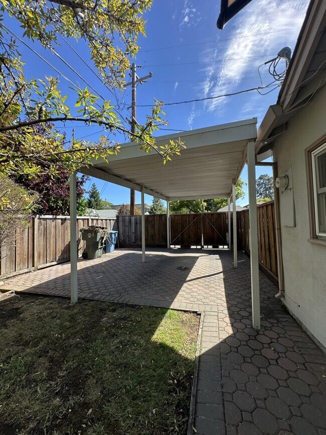 Building Photo - 4021 Campana Dr