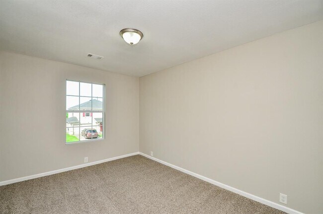Building Photo - 718 Pine Lodge Dr