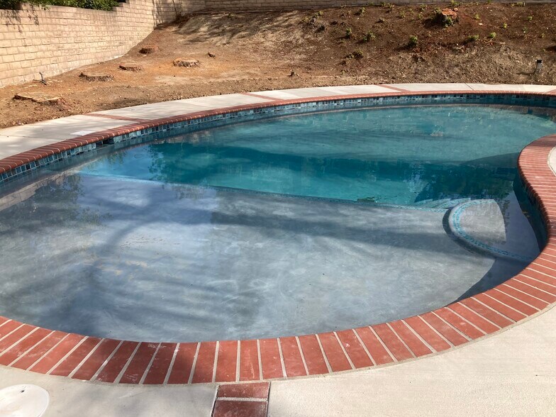 Baja style pool - 20333 Germain St