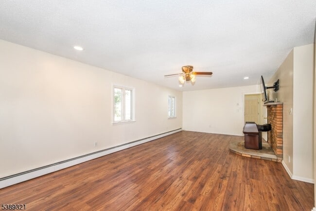 Building Photo - 11 Roehrs Dr