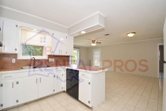 Building Photo - 3 Bed 2 Bath in Ruston!