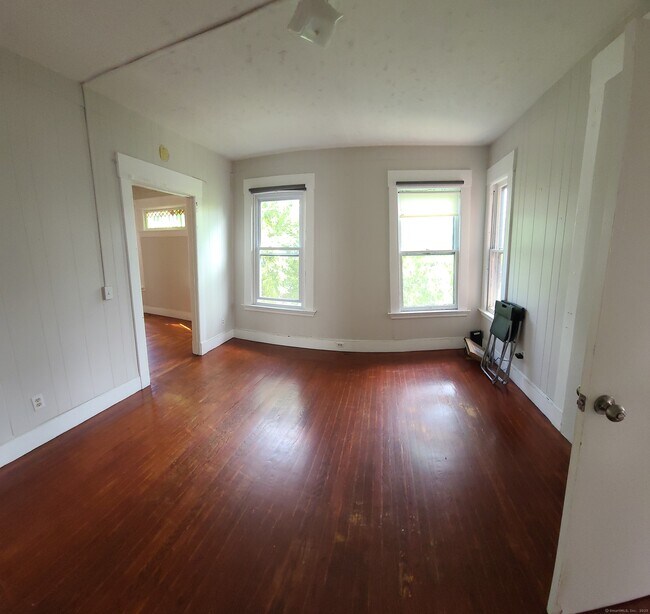 Building Photo - 985 Whalley Ave