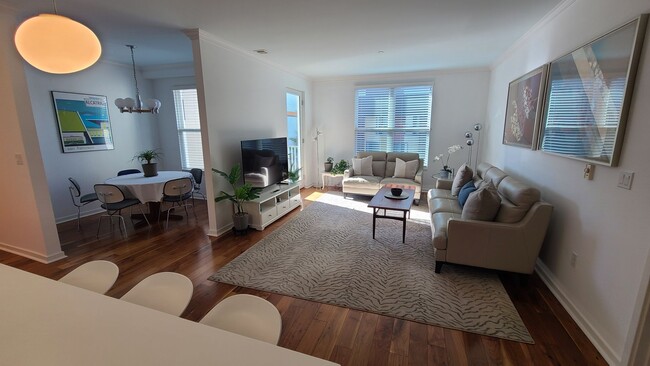 Building Photo - Furnished Light filled, Spacious Condo, Ea...