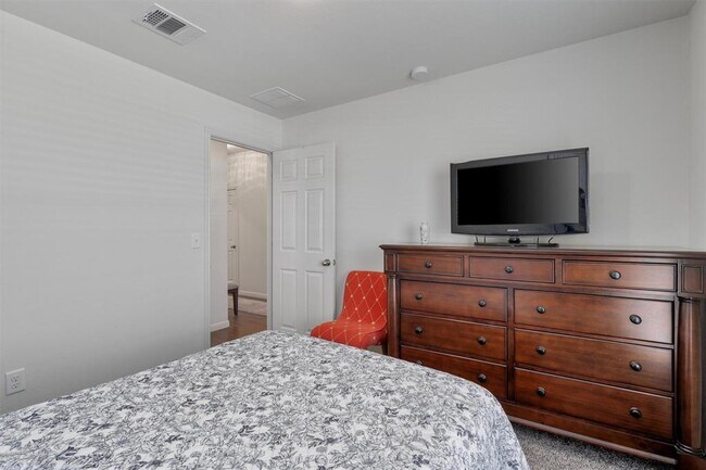 Building Photo - 300 Camellia Dr
