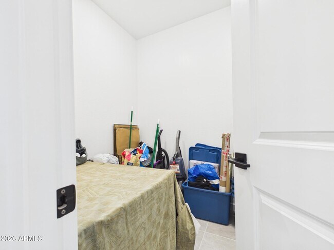 Building Photo - 25159 W Bowker St