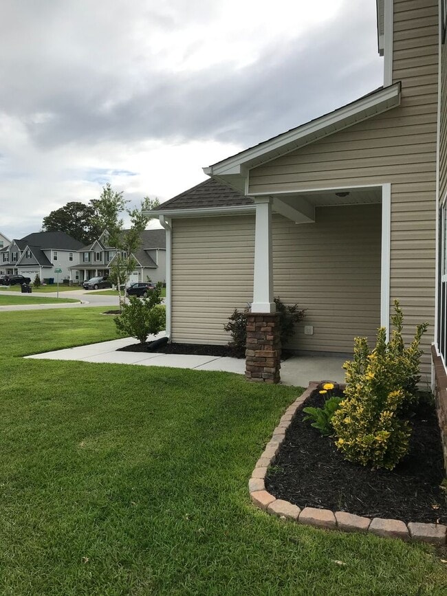 Building Photo - Regal Home on Regatta Way!