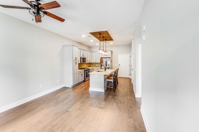 Building Photo - SouthEnd Luxury + Included Utilities (Gas,...