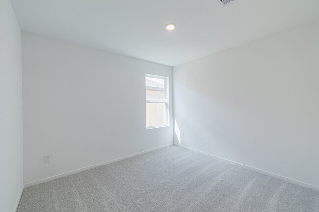 Building Photo - 26718 Willow Ln