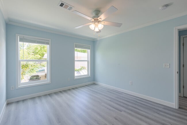 Building Photo - 224 W Seaview Dr