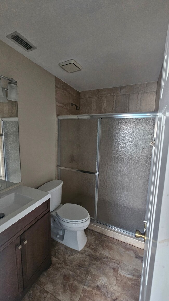 Building Photo - 1702 Shady Ridge Ct