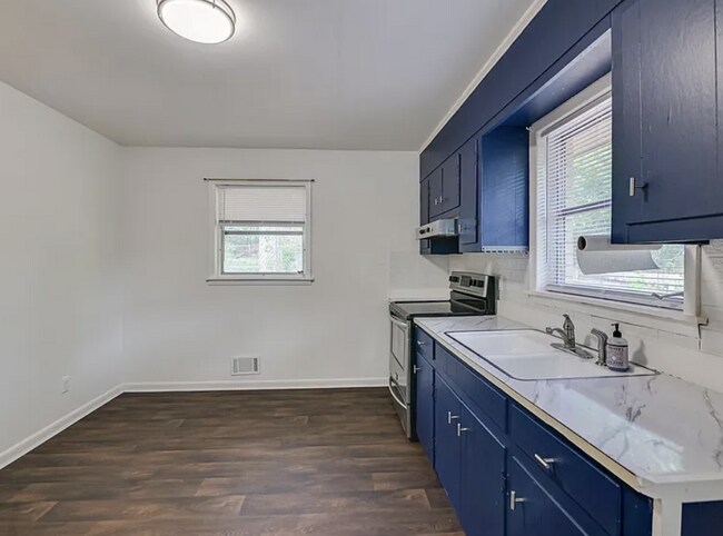Building Photo - 1114 Terrace Cir