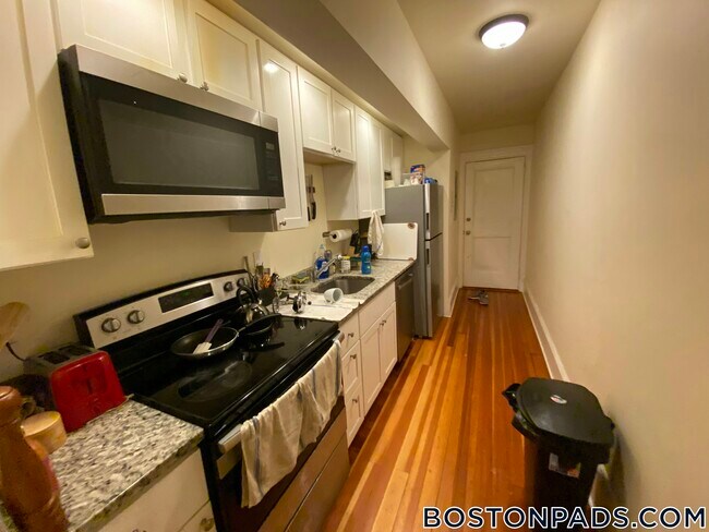 Building Photo - 1463 Beacon St