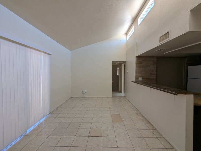 Building Photo - 1477 E 27th Ave