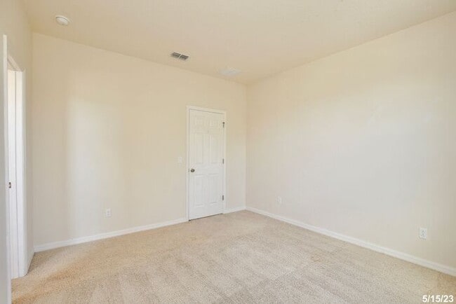 Building Photo - Gorgeous 4/3.5 Home with a Large Fenced Ba...