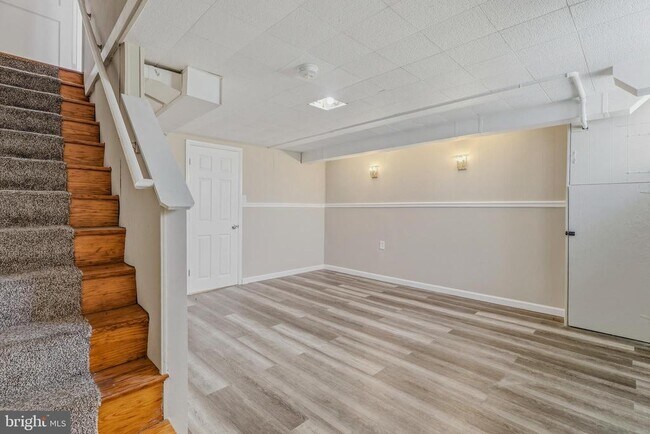 Building Photo - 586 Lucia Ave