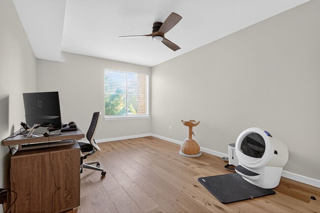 Building Photo - 2 bed 1 bath condo for rent in Rockville