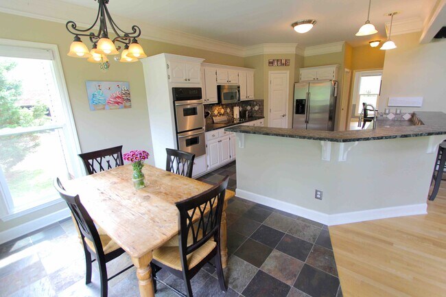 Building Photo - 5711 Chadwick Ln