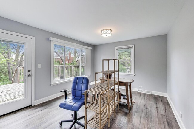 Building Photo - 2515 Gordon Dr