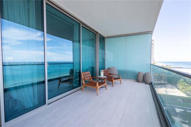 Building Photo - 10201 Collins Ave