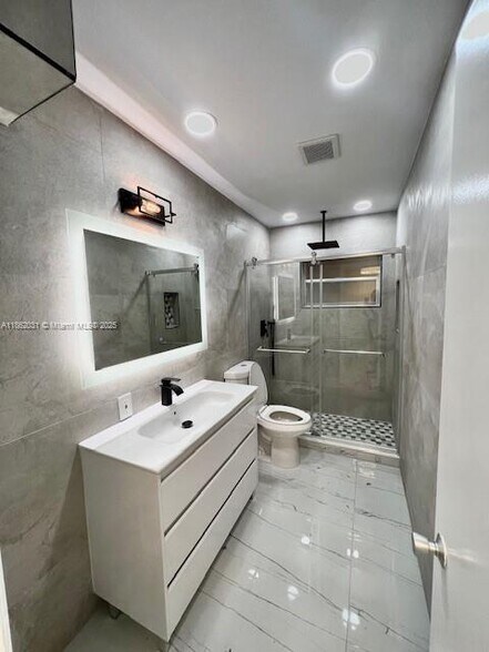 Building Photo - 5140 SW 40th Ave