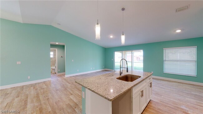 Building Photo - 621 NW 7th Pl