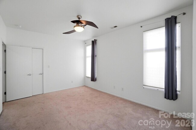 Building Photo - 921 Westbrook Dr