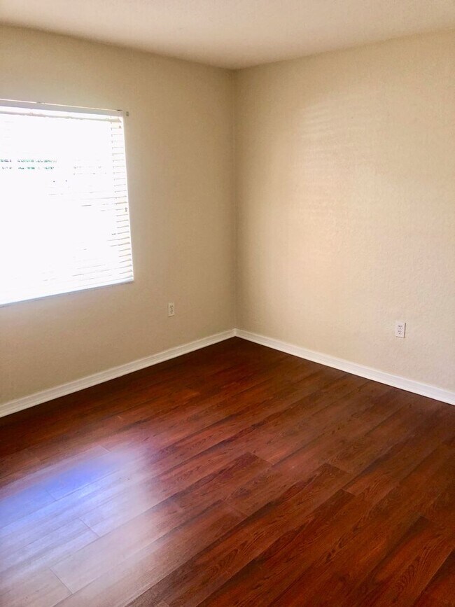 Building Photo - 936 La Costa Cir