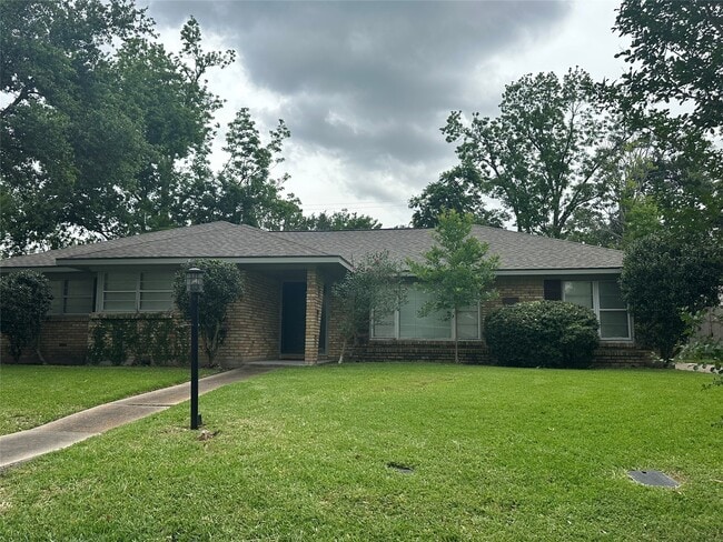 Building Photo - 3611 Broadmead Dr