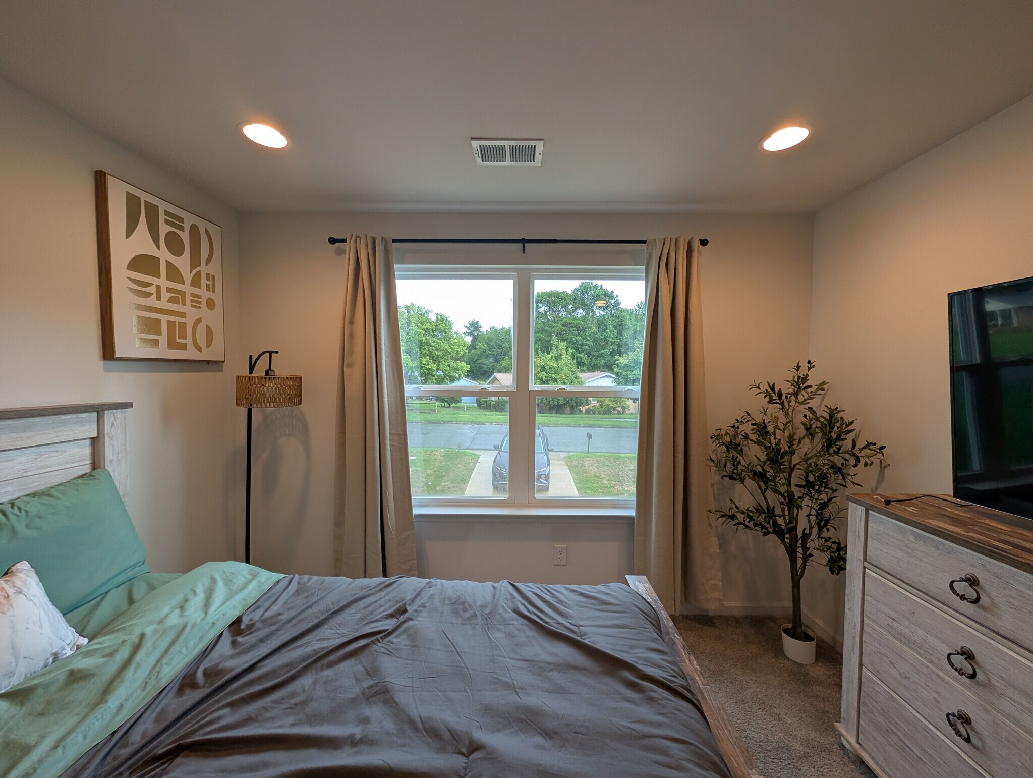 Building Photo - Room in Townhome on Sullins Rd
