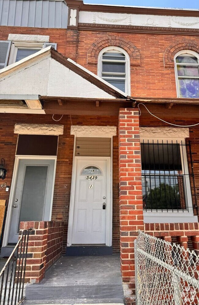 Building Photo - 5439 Hunter St