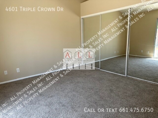 Building Photo - 4601 Triple Crown Dr