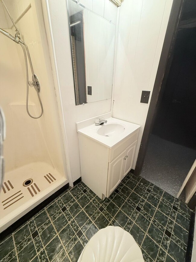 Building Photo - Newly Remodeled 3-Bed, 2-Bath Ranch Style Home