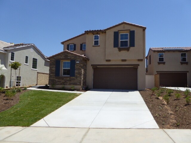Building Photo - 4-Bedroom Home with Solar, Loft, and Gated...